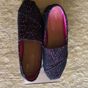 Toms Size 7.5